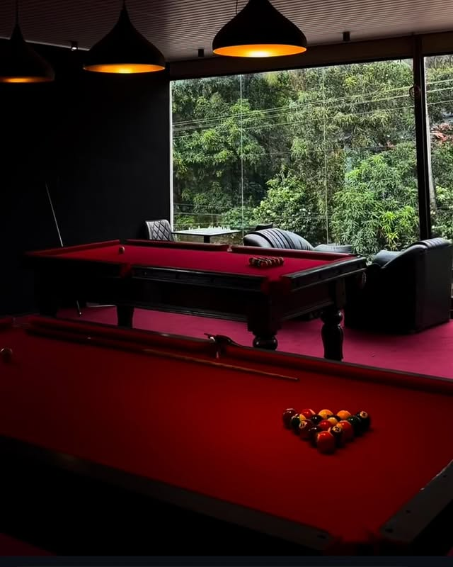 Premium Bar & Coffee Lounge